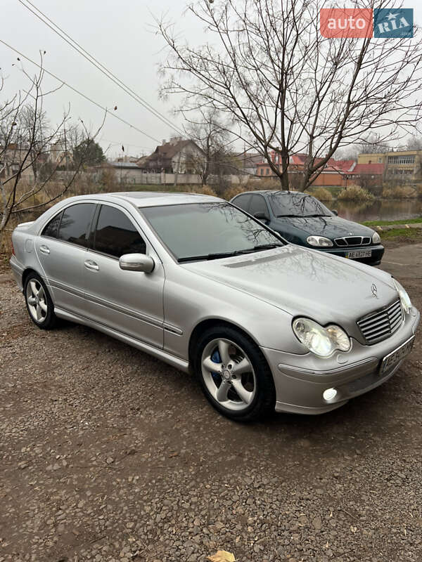 Седан Mercedes-Benz C-Class 2005 в Кривом Роге