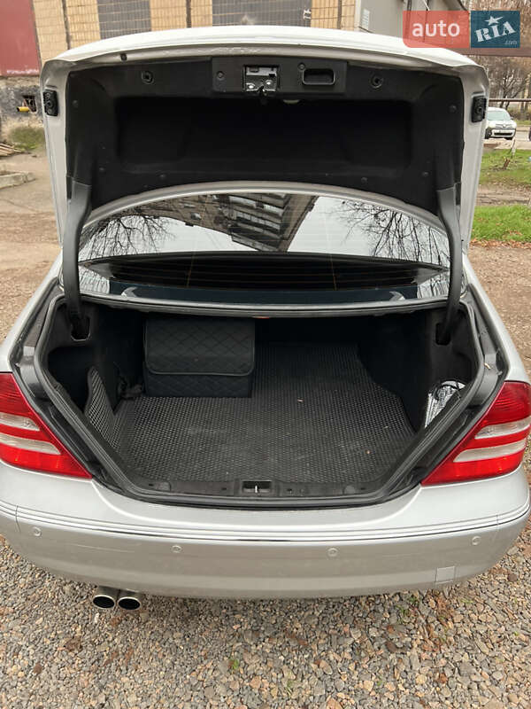 Седан Mercedes-Benz C-Class 2005 в Кривом Роге