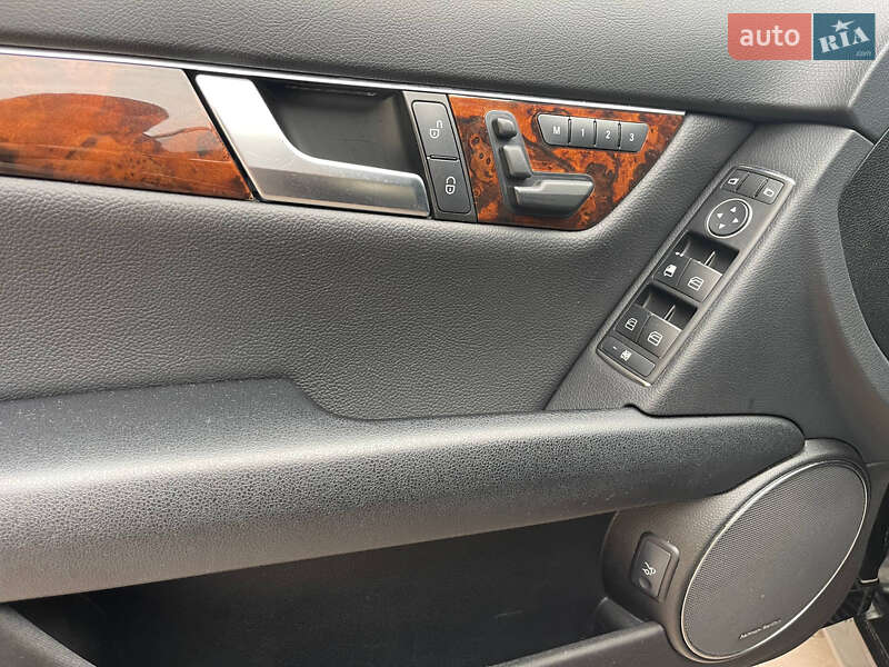 Седан Mercedes-Benz C-Class 2011 в Киеве