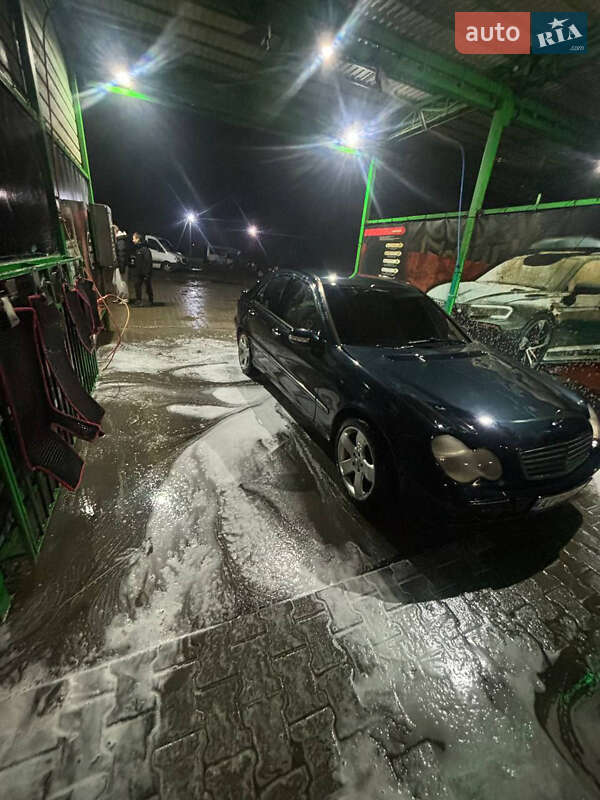 Седан Mercedes-Benz C-Class 2002 в Уторопах