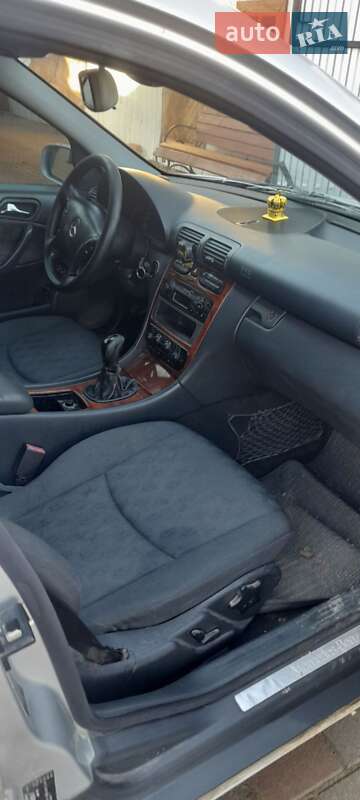 Седан Mercedes-Benz C-Class 2001 в Чернівцях