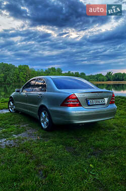 Седан Mercedes-Benz C-Class 2003 в Чернігові