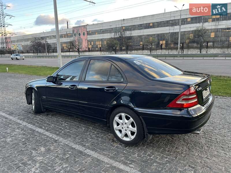 Седан Mercedes-Benz C-Class 2006 в Дніпрі