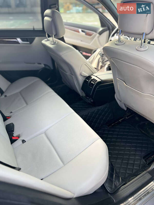 Седан Mercedes-Benz C-Class 2011 в Киеве