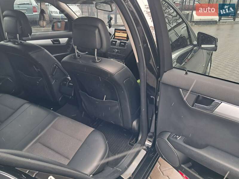 Універсал Mercedes-Benz C-Class 2010 в Могилів-Подільському
