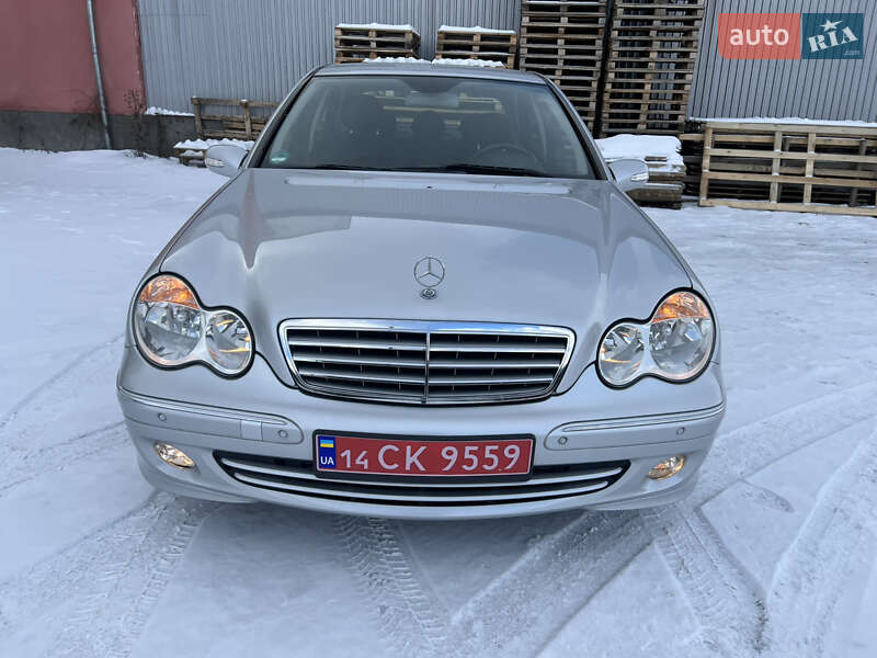 Седан Mercedes-Benz C-Class 2005 в Надвірній
