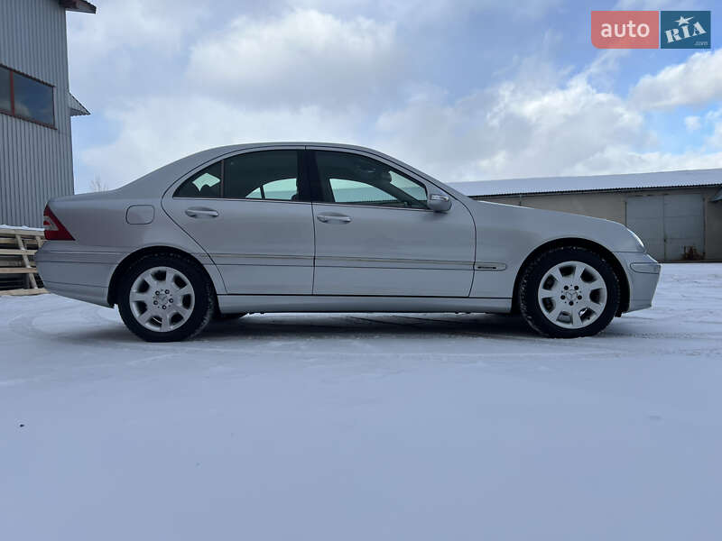 Седан Mercedes-Benz C-Class 2005 в Надвірній