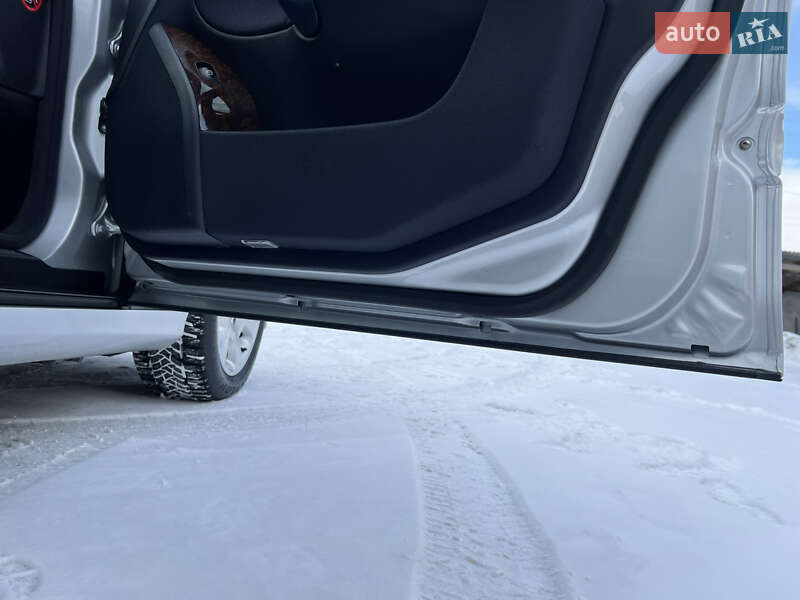 Седан Mercedes-Benz C-Class 2005 в Надвірній