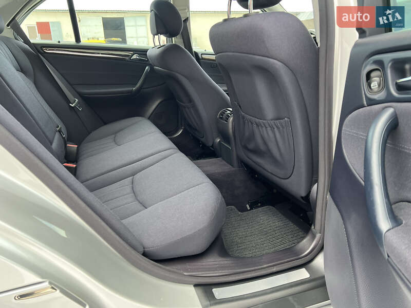 Седан Mercedes-Benz C-Class 2005 в Надвірній