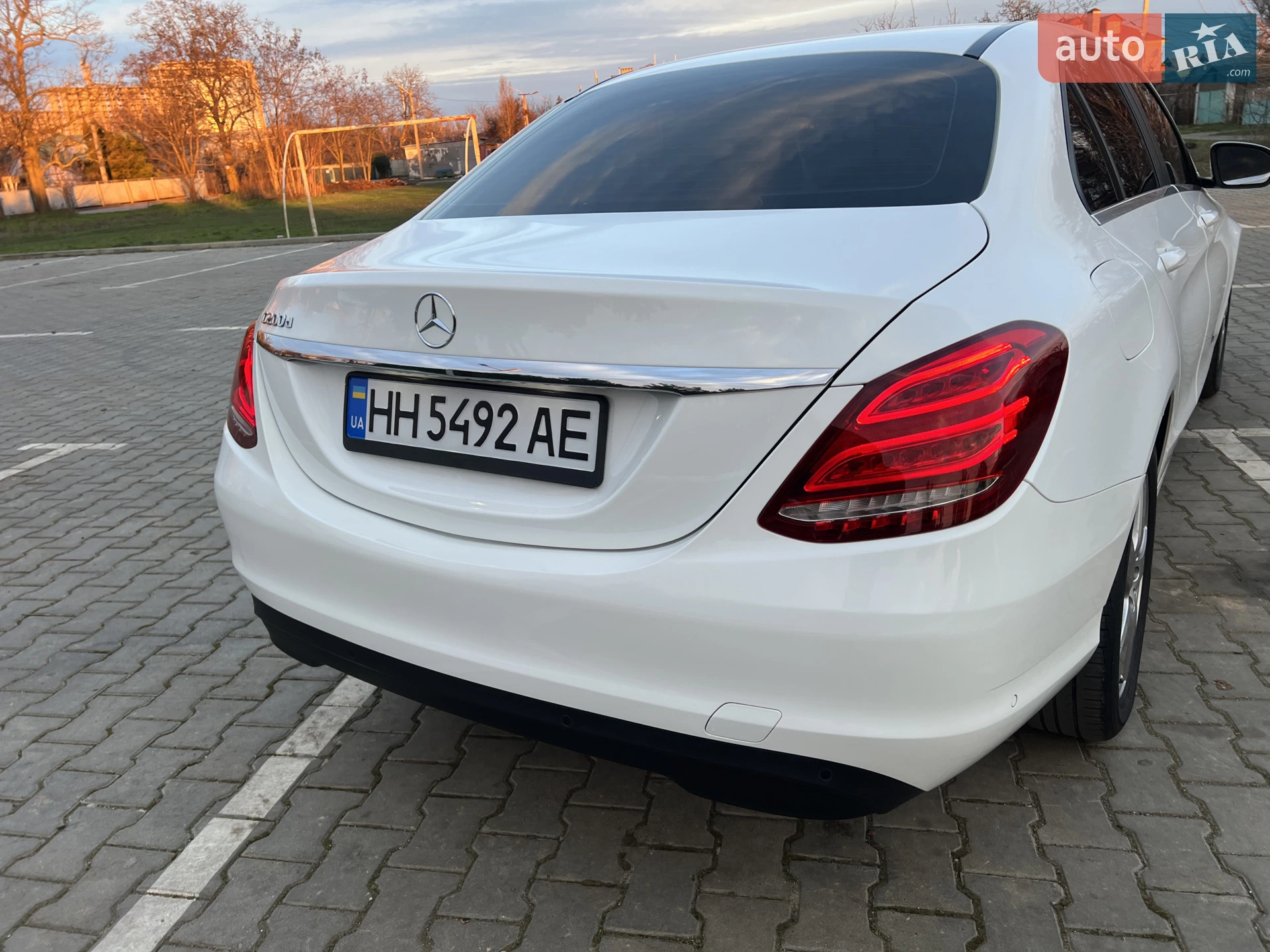 Mercedes-Benz C-Class 2017 VIN WDDWF3HB5JR314374 фото оголошення 9 з 65