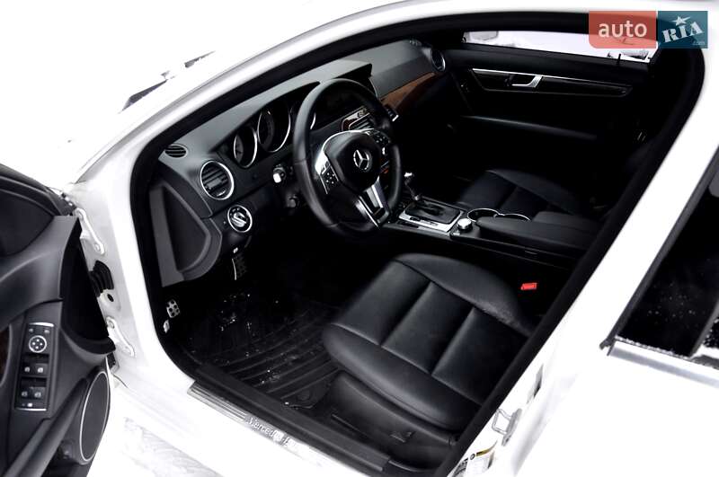 Седан Mercedes-Benz C-Class 2014 в Львові