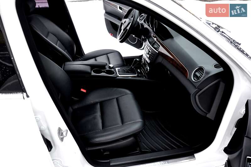 Седан Mercedes-Benz C-Class 2014 в Львові