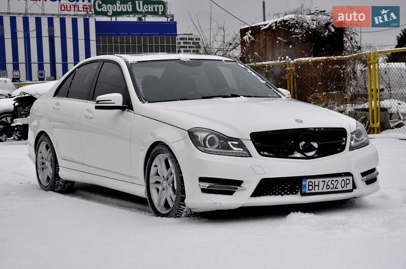Седан Mercedes-Benz C-Class 2014 в Львові
