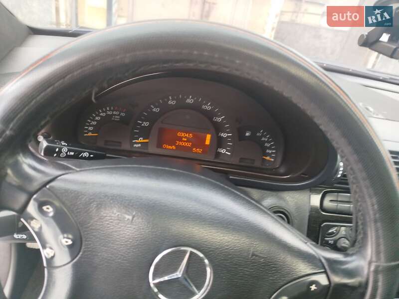 Седан Mercedes-Benz C-Class 2001 в Чернівцях