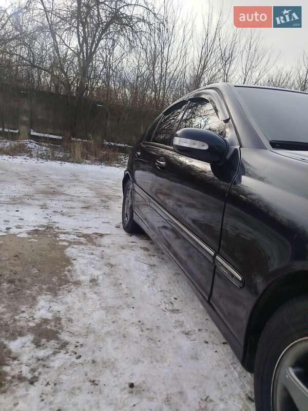 Седан Mercedes-Benz C-Class 2001 в Чернівцях