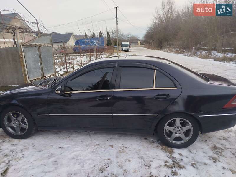 Седан Mercedes-Benz C-Class 2001 в Чернівцях