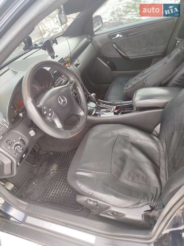 Седан Mercedes-Benz C-Class 2001 в Чернівцях