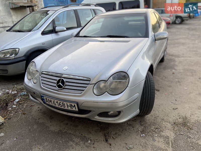 Купе Mercedes-Benz C-Class 2004 в Вишгороді