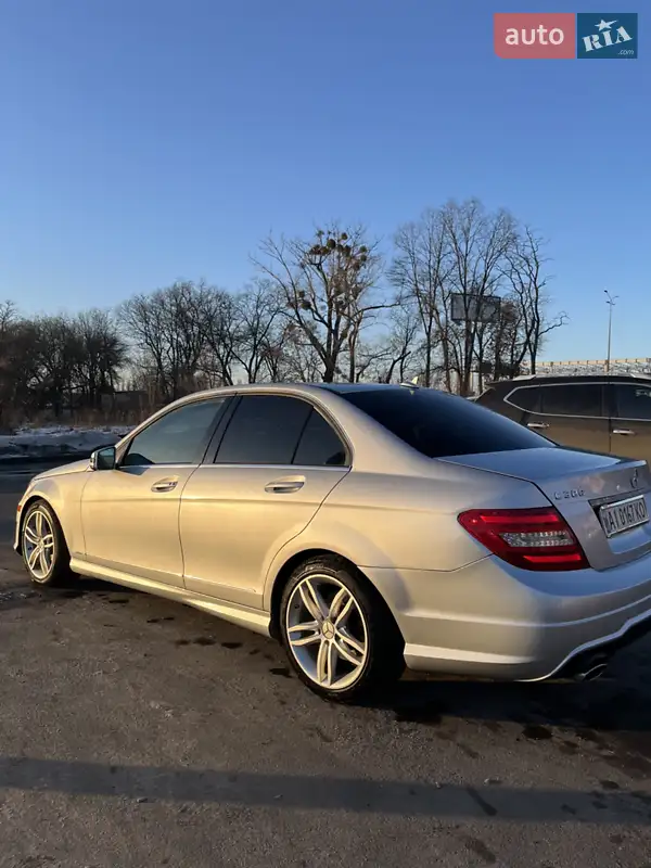 Mercedes-Benz C-Class 2013 VIN WDDGF8BB2CR198239 фото оголошення 12 з 66