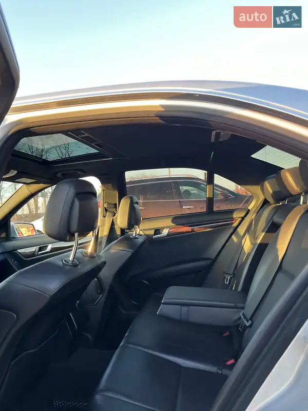 Mercedes-Benz C-Class 2013 VIN WDDGF8BB2CR198239 фото оголошення 17 з 66