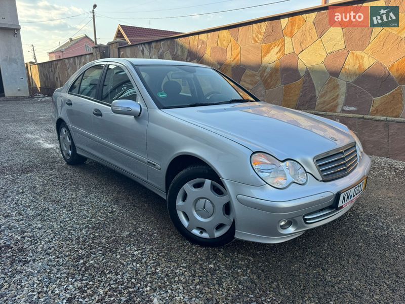 Mercedes-Benz C-Class 2005