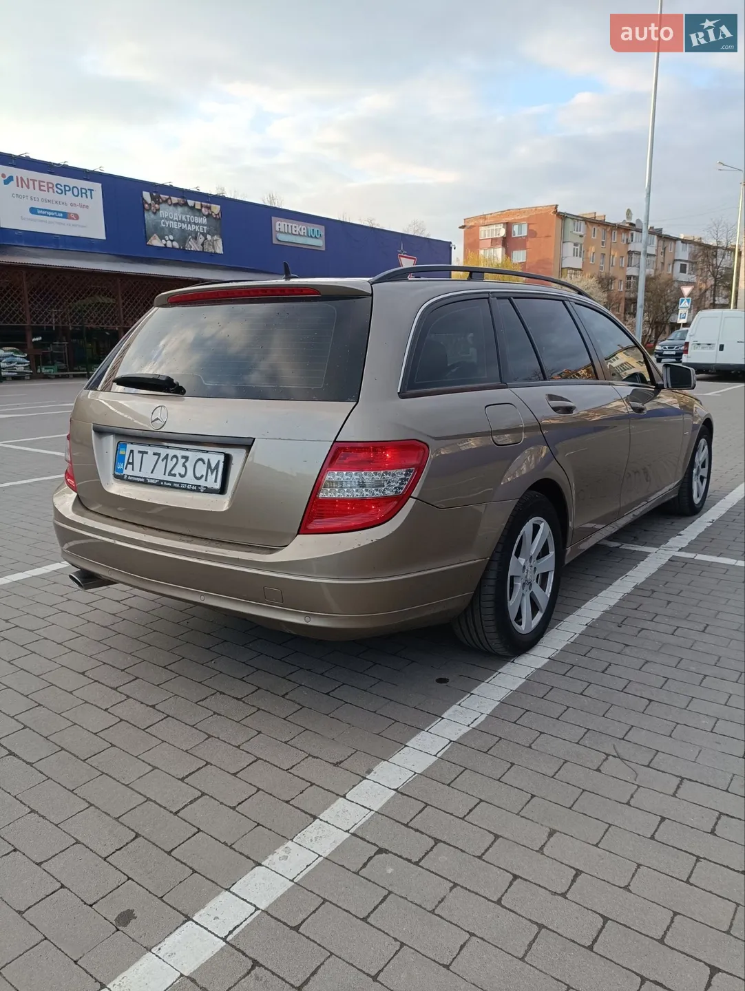 2010 Mercedes-Benz C-klasse - мініатюра 3