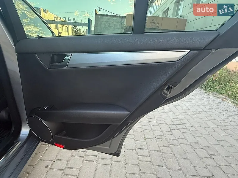 Mercedes-Benz C-Class 2009 VIN WDD2040871F458048 фото оголошення 29 з 91