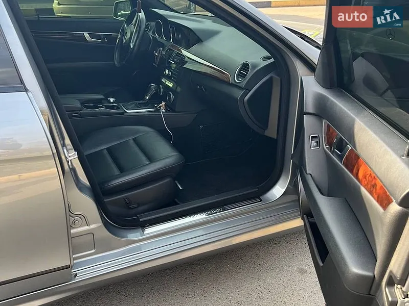 Mercedes-Benz C-Class 2013 VIN WDDGF4HB4EG249495 фото оголошення 11 з 52