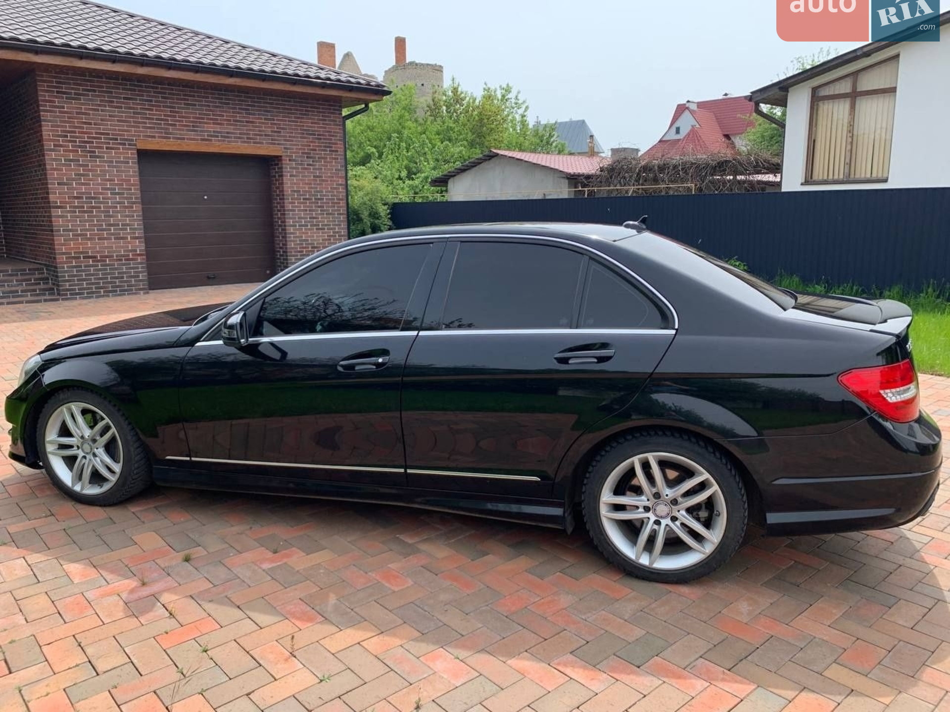 Mercedes-Benz C-Class 2013 VIN WDDGF8AB5DR281201 фото оголошення 2 з 8