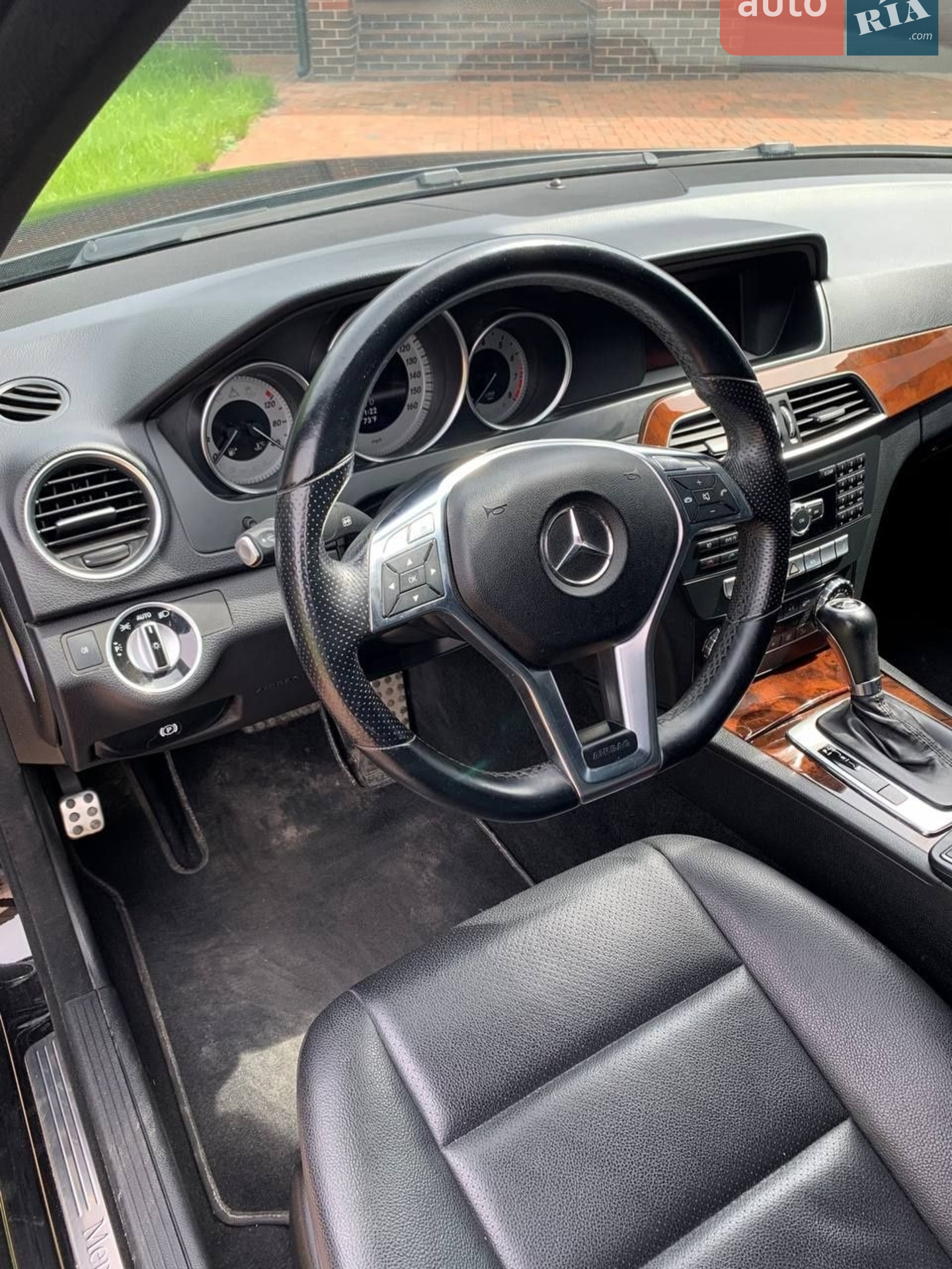 Mercedes-Benz C-Class 2013 VIN WDDGF8AB5DR281201 фото оголошення 4 з 8