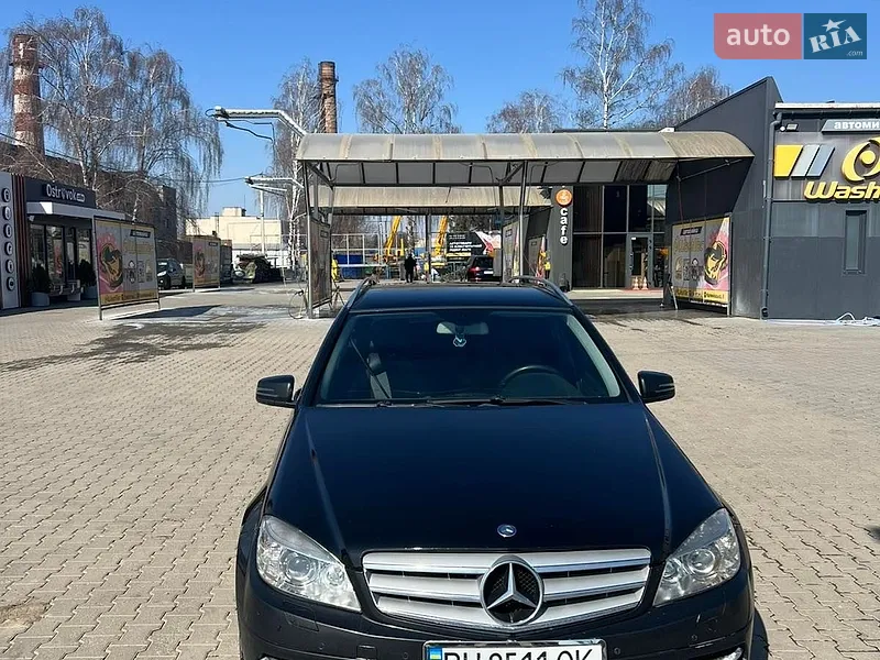 Mercedes-Benz C-Class 2011