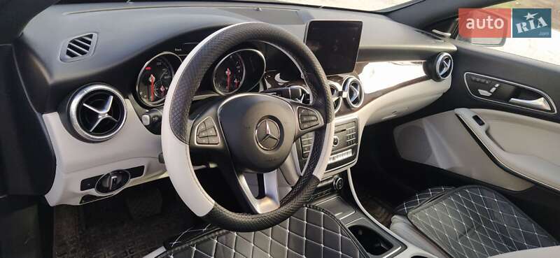 Седан Mercedes-Benz CLA-Class 2018 в Запорожье