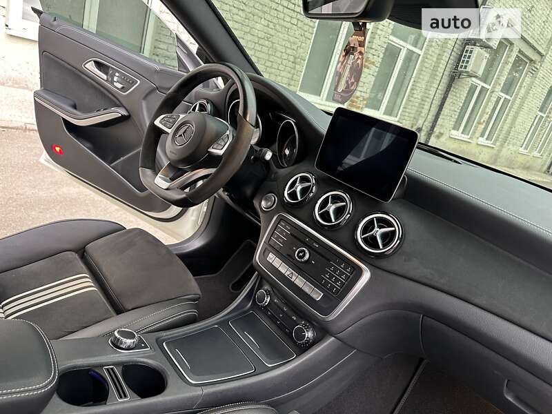 Седан Mercedes-Benz CLA-Class 2017 в Киеве