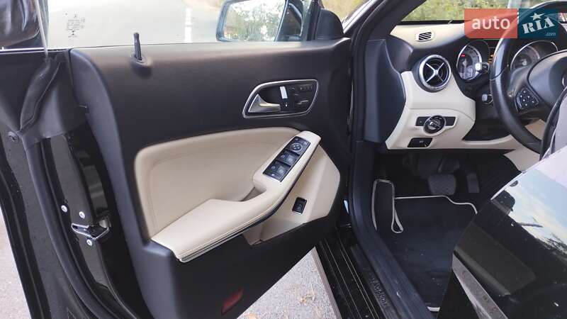Седан Mercedes-Benz CLA-Class 2015 в Коростене