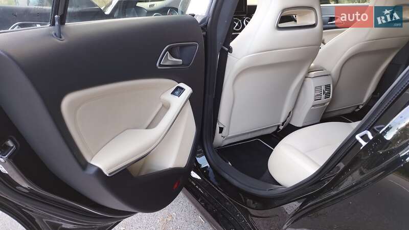 Седан Mercedes-Benz CLA-Class 2015 в Коростене