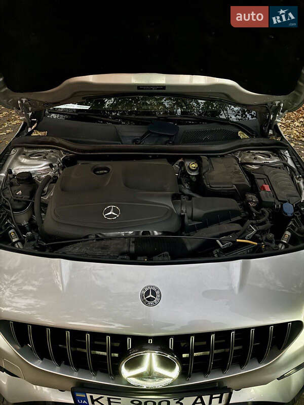 Седан Mercedes-Benz CLA-Class 2018 в Днепре