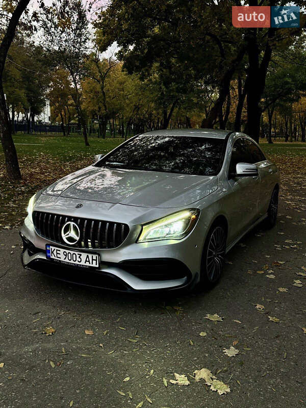 Седан Mercedes-Benz CLA-Class 2018 в Днепре