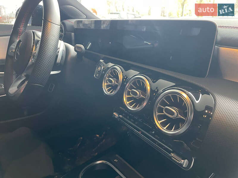 Седан Mercedes-Benz CLA-Class 2019 в Киеве