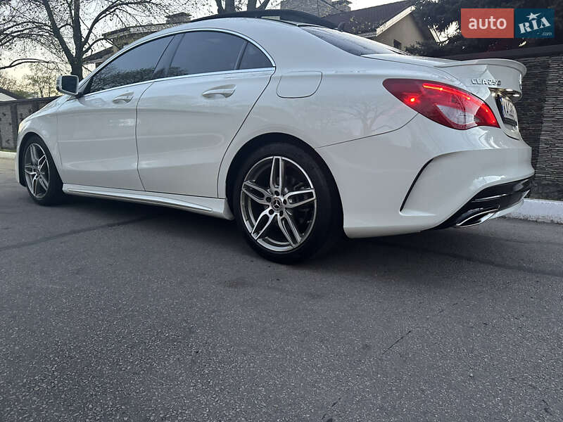 Седан Mercedes-Benz CLA-Class 2017 в Дніпрі