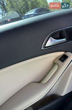 Седан Mercedes-Benz CLA-Class 2013 в 