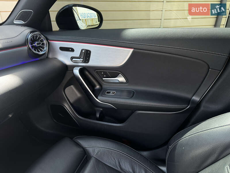 Седан Mercedes-Benz CLA-Class 2019 в Киеве