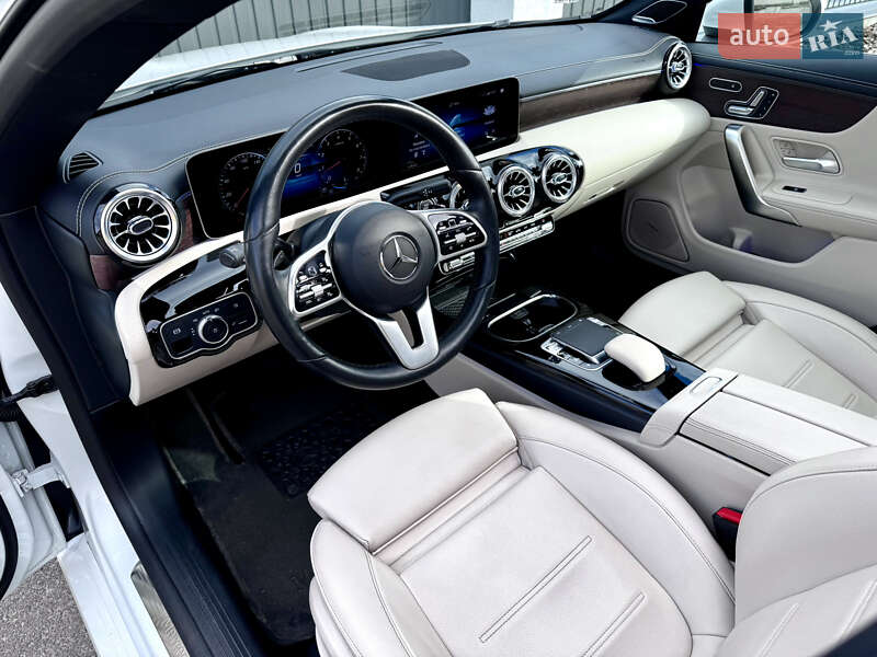 Седан Mercedes-Benz CLA-Class 2019 в Киеве