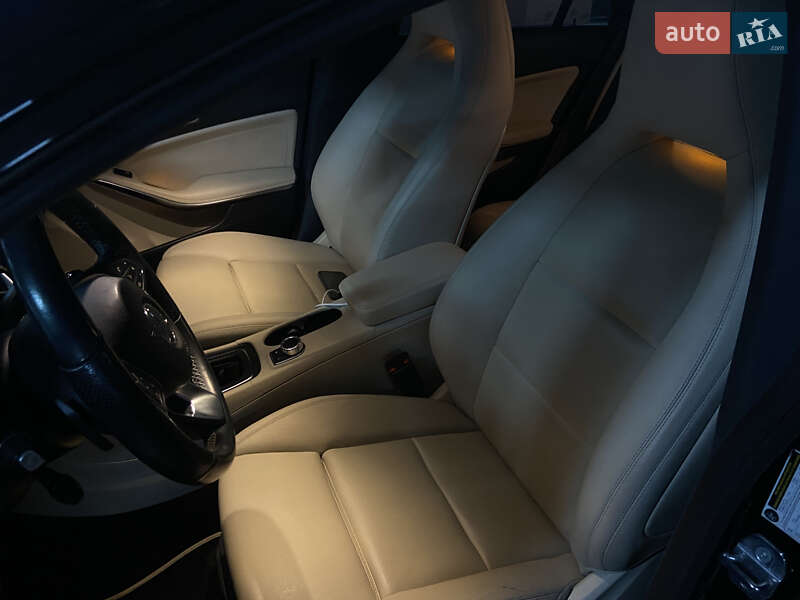 Седан Mercedes-Benz CLA-Class 2018 в Киеве фото 10 Седан Mercedes-Benz CLA-Class 2018 в Киеве