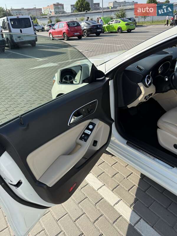 Седан Mercedes-Benz CLA-Class 2014 в Львові