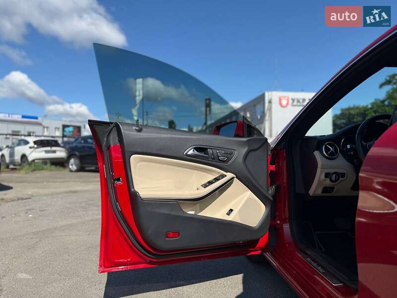Седан Mercedes-Benz CLA-Class 2018 в Киеве