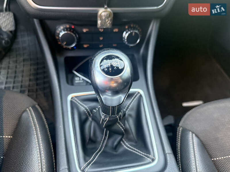 Седан Mercedes-Benz CLA-Class 2013 в Днепре