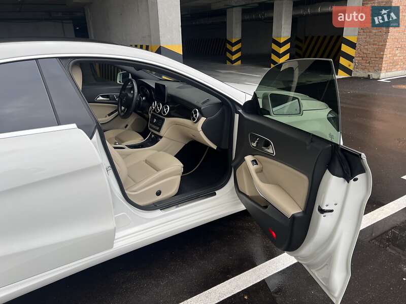 Седан Mercedes-Benz CLA-Class 2018 в Києві