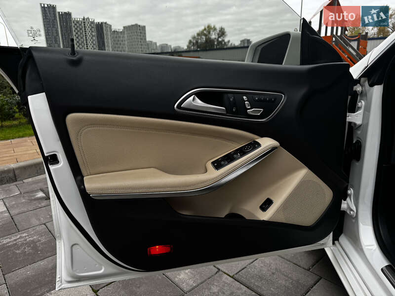 Седан Mercedes-Benz CLA-Class 2018 в Киеве