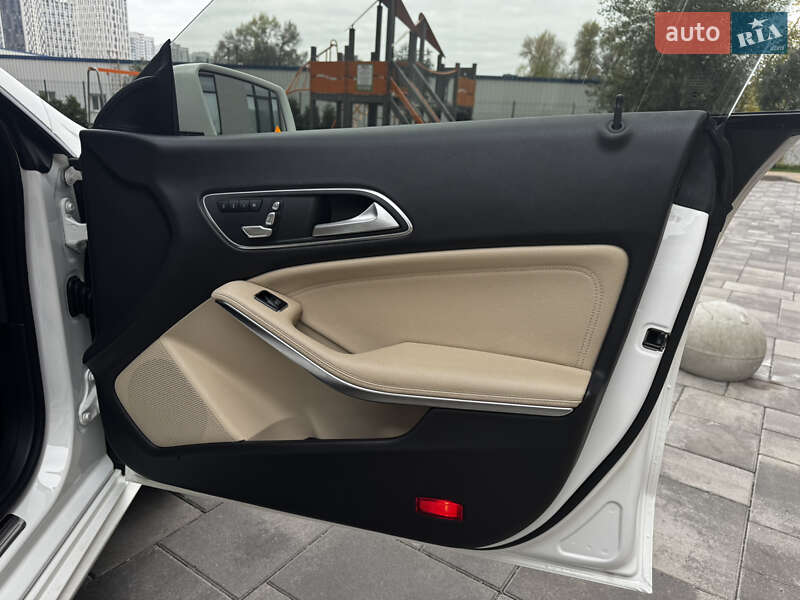 Седан Mercedes-Benz CLA-Class 2018 в Киеве