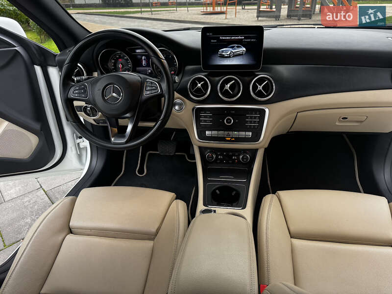 Седан Mercedes-Benz CLA-Class 2018 в Киеве